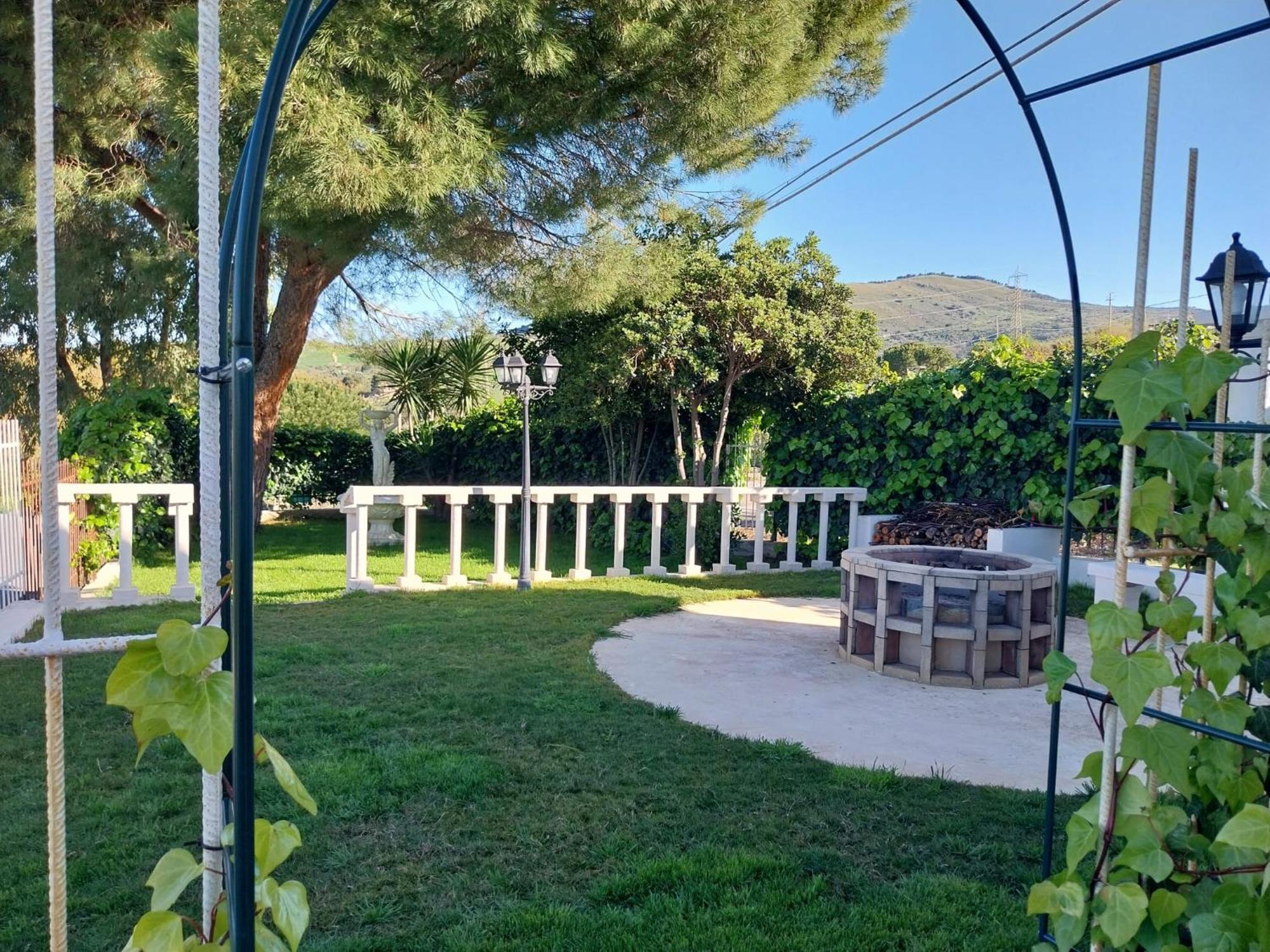Casa Lachesi Caccamo Екстериор снимка